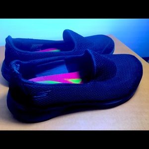 Sketchers Goga Max Mesh Shoes in Black